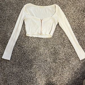 Long sleeve ribbed zip-up top 🤍